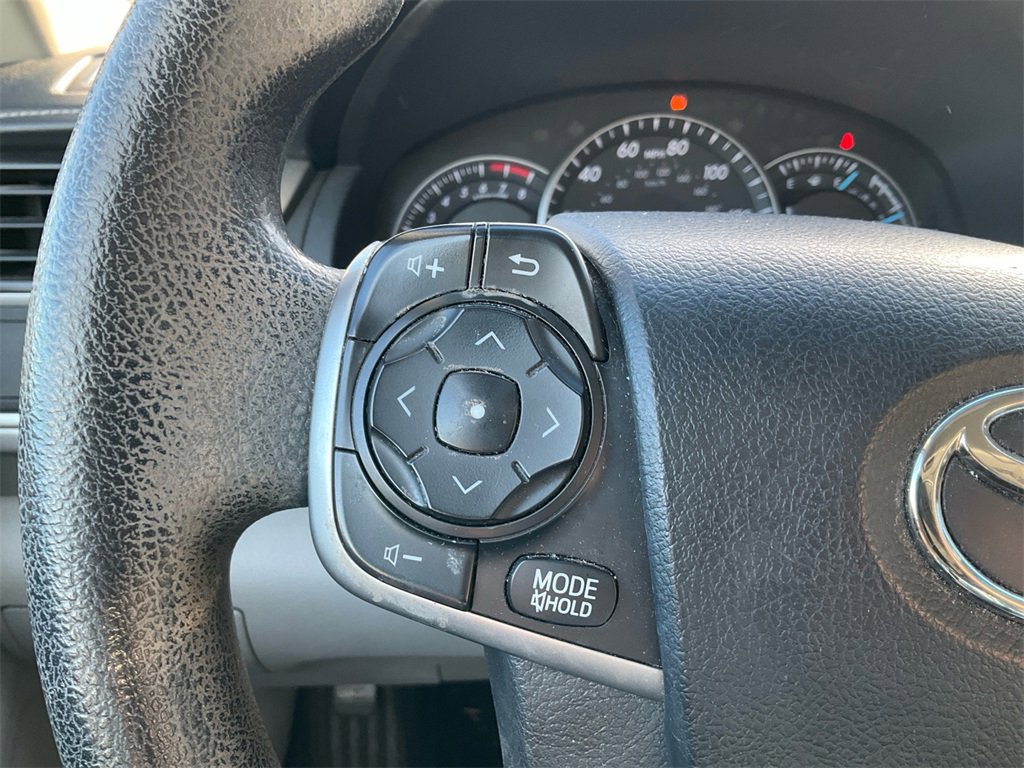 Used 2013 Toyota Camry LE image 19