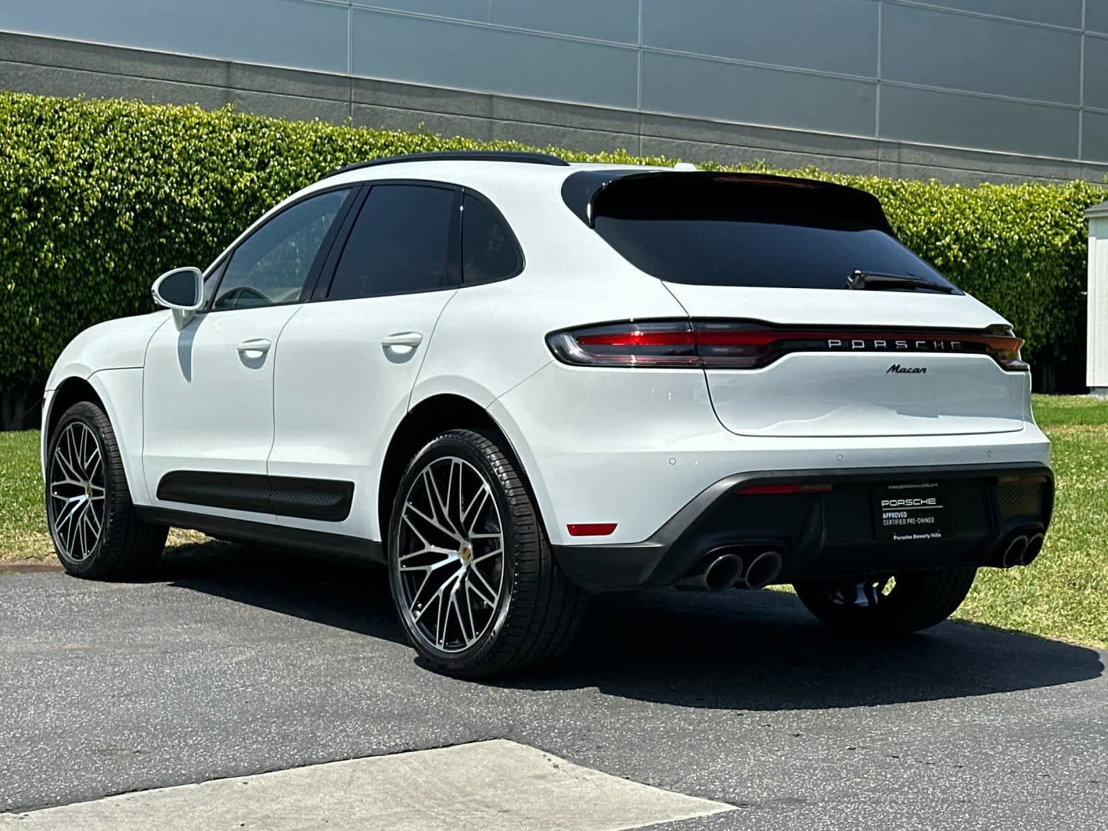Certified 2026 Porsche Macan AWD/4WD image 3