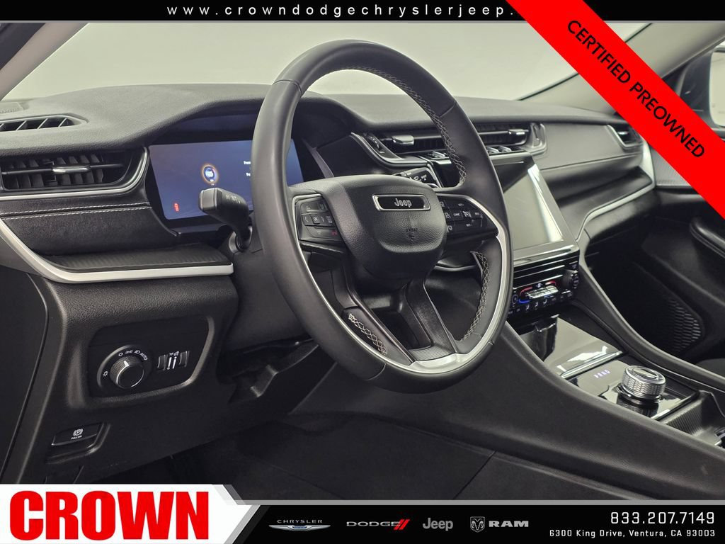 Used 2024 Jeep Grand Cherokee Laredo AWD/4WD image 23