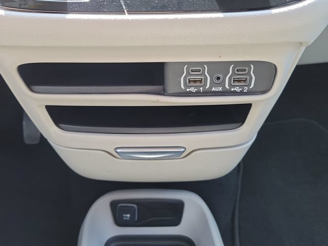 Used 2023 Chrysler Voyager LX FWD image 31