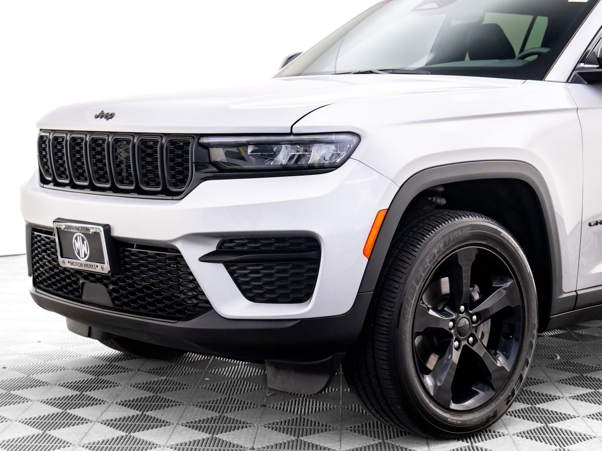 Used 2024 Jeep Grand Cherokee Altitude image 38