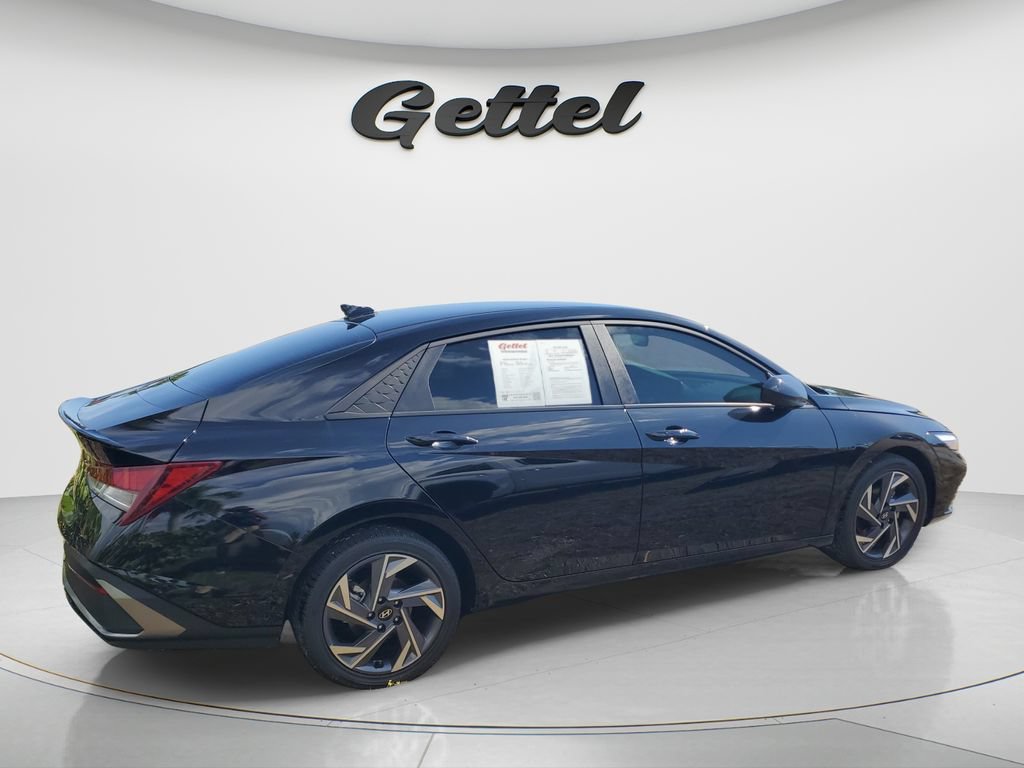 Used 2025 Hyundai Elantra Sport w/ Cargo Package FWD image 4