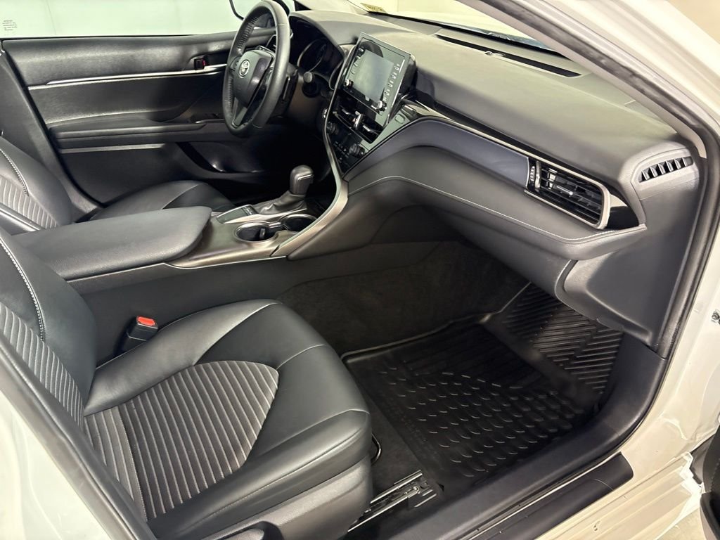 Used 2024 Toyota Camry SE w/ Convenience Package FWD image 16