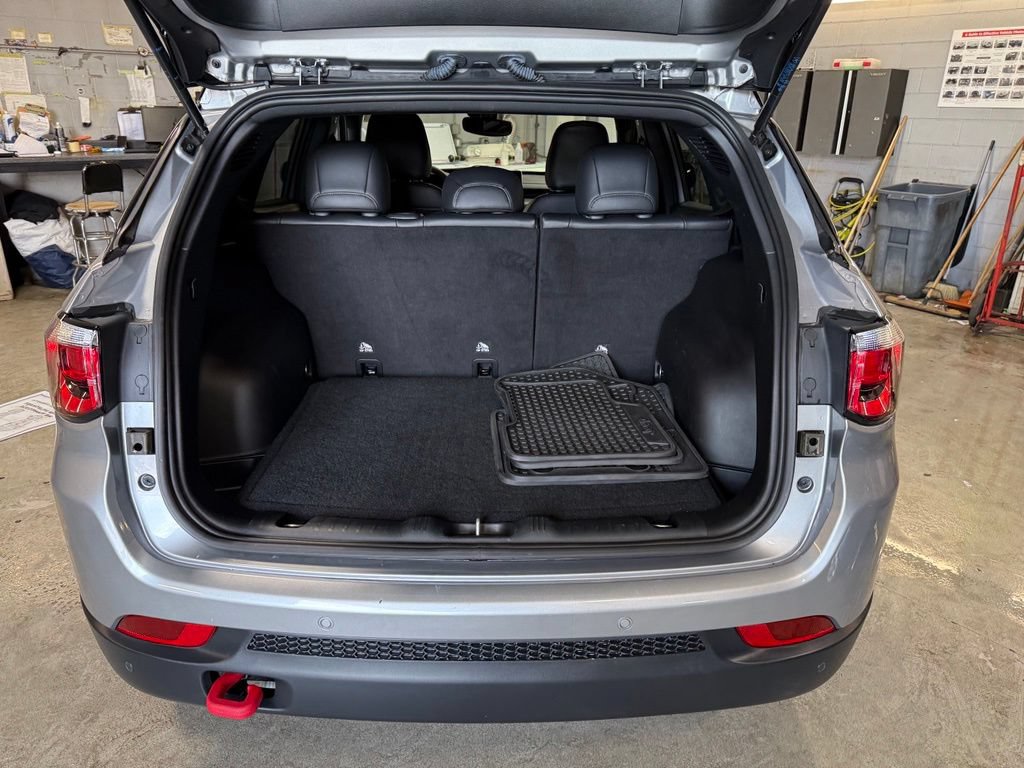 Used 2023 Jeep Compass Trailhawk w/ Trailhawk Convenience Group AWD/4WD image 30