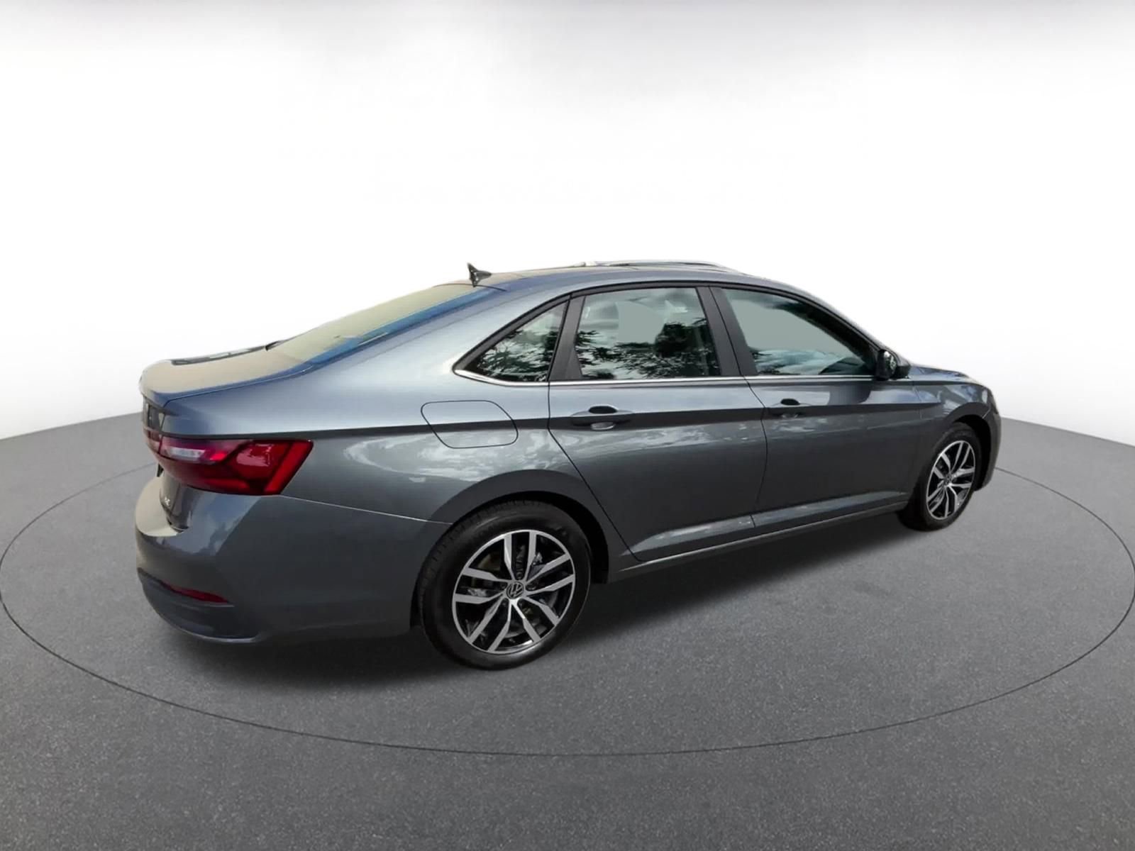 Used 2025 Volkswagen Jetta SE image 14