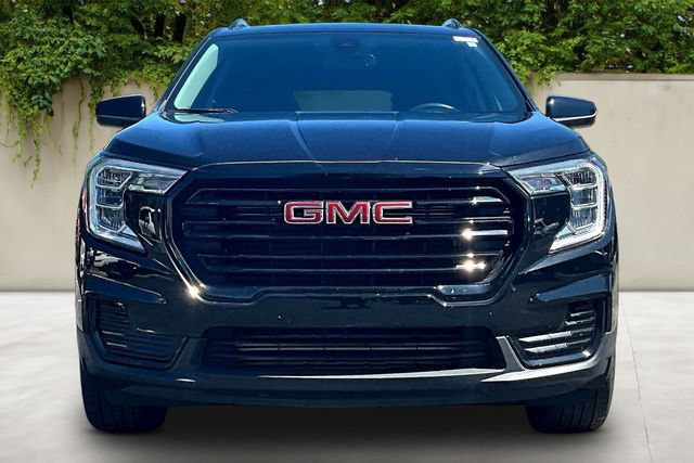 Used 2023 GMC Terrain SLE w/ Driver Convenience Package AWD/4WD image 2