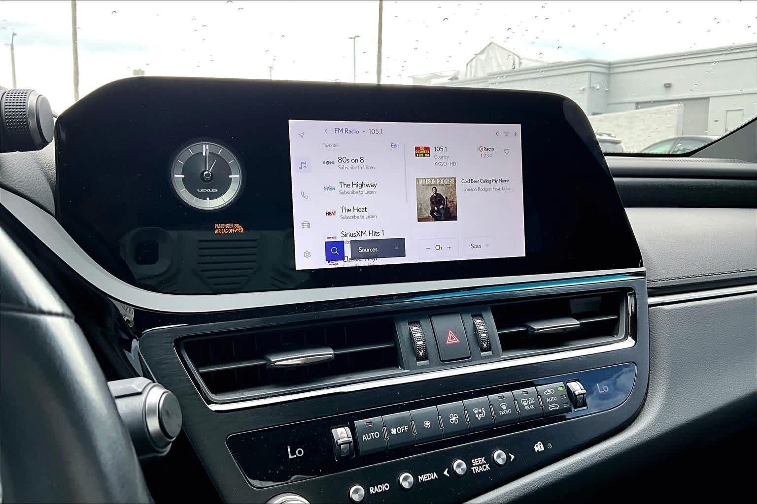 Used 2025 Lexus ES 300h w/ Premium Package FWD image 33