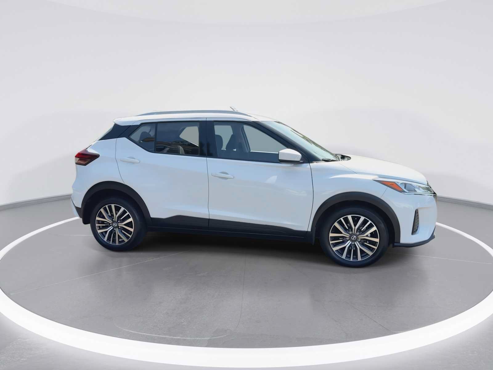 Used 2021 Nissan Kicks SV FWD image 9