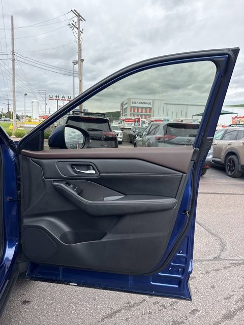 Certified 2023 Nissan Rogue SV w/ SV Premium B Package AWD/4WD image 14