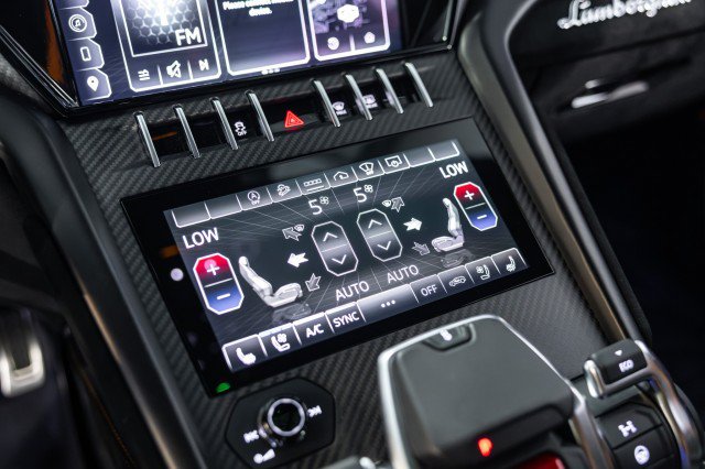 Used 2024 Lamborghini Urus Performante AWD/4WD image 45