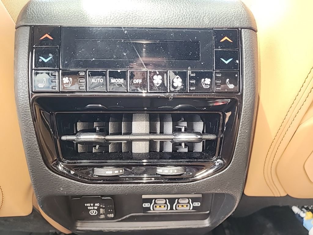Used 2025 Jeep Grand Cherokee Summit AWD/4WD image 10