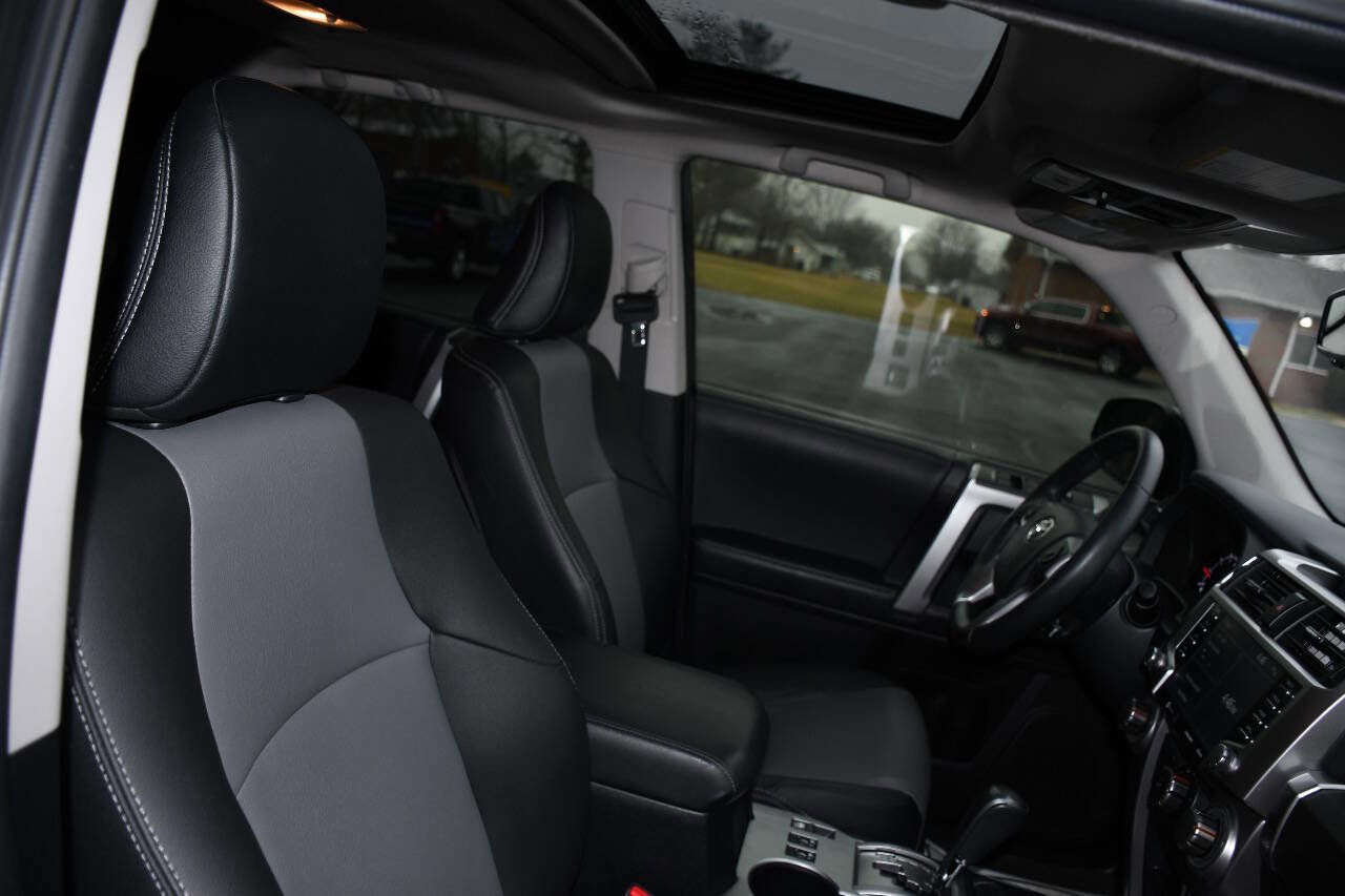 Used 2022 Toyota 4Runner SR5 Premium w/ Moonroof Package AWD/4WD image 24