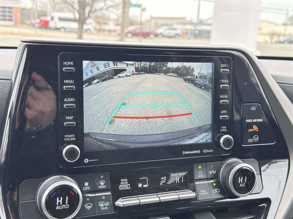 Certified 2021 Toyota Highlander LE image 4