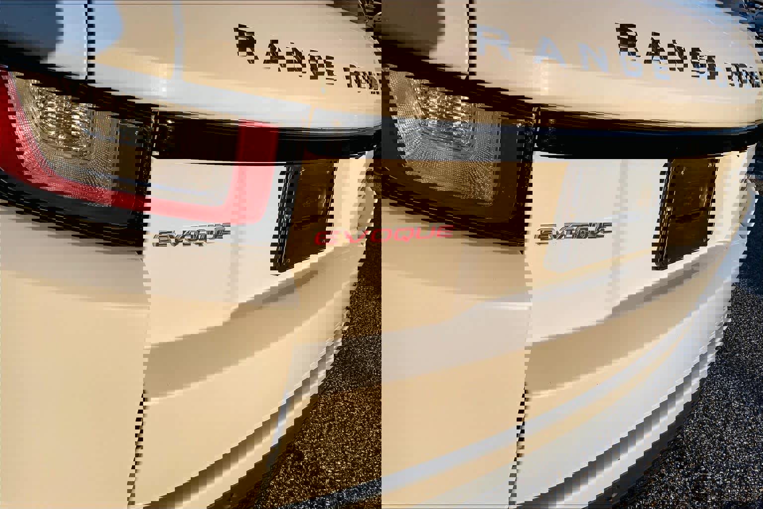 Used 2018 Land Rover Range Rover Evoque Landmark Edition image 30