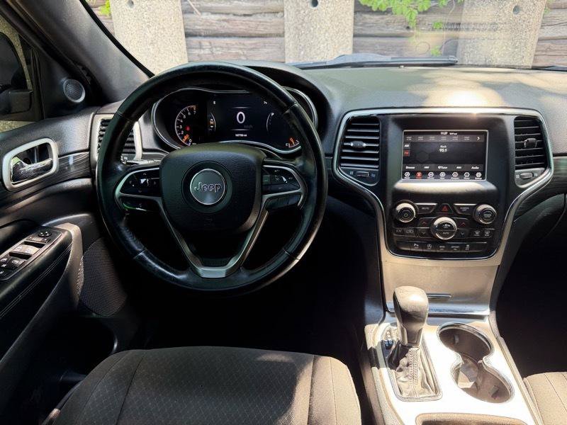 Used 2019 Jeep Grand Cherokee Laredo RWD image 11
