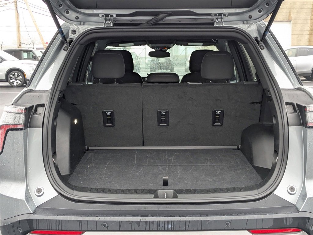 Used 2025 Chevrolet Equinox LT image 33