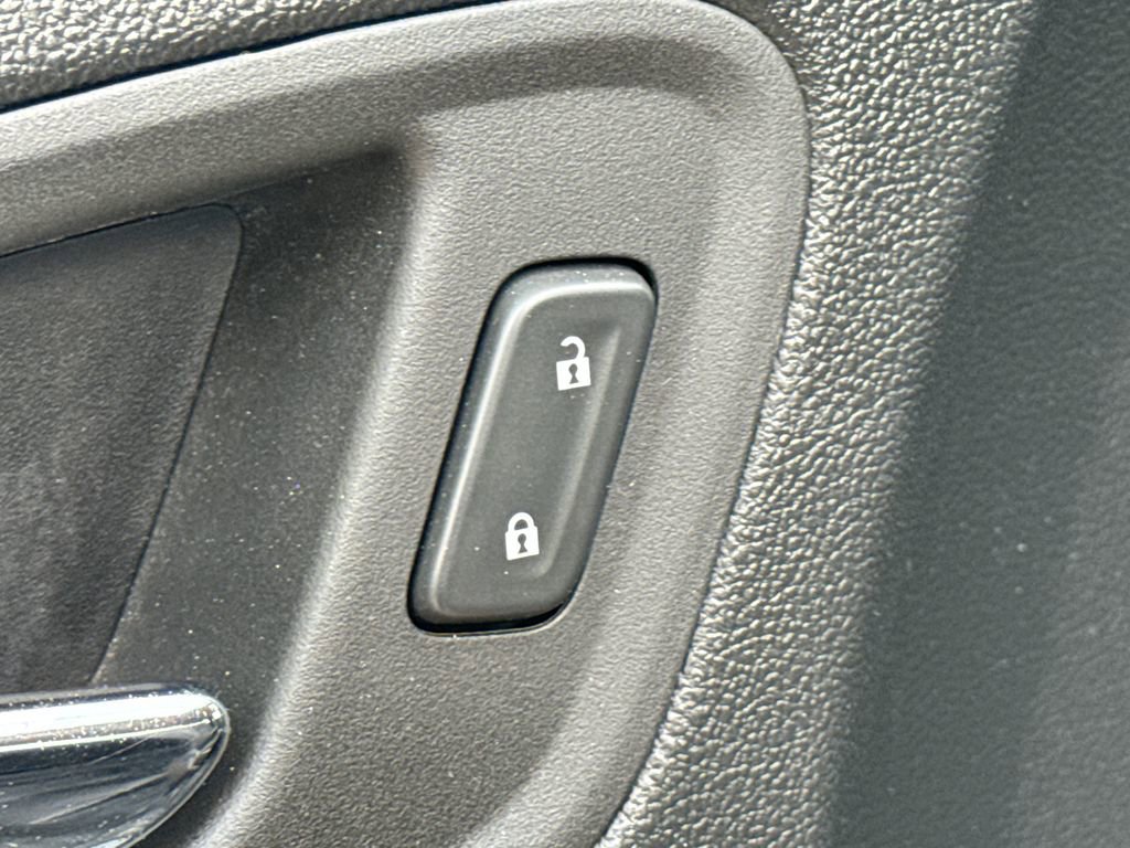 Used 2022 Chevrolet Colorado LT w/ Fleet Safety Package image 19