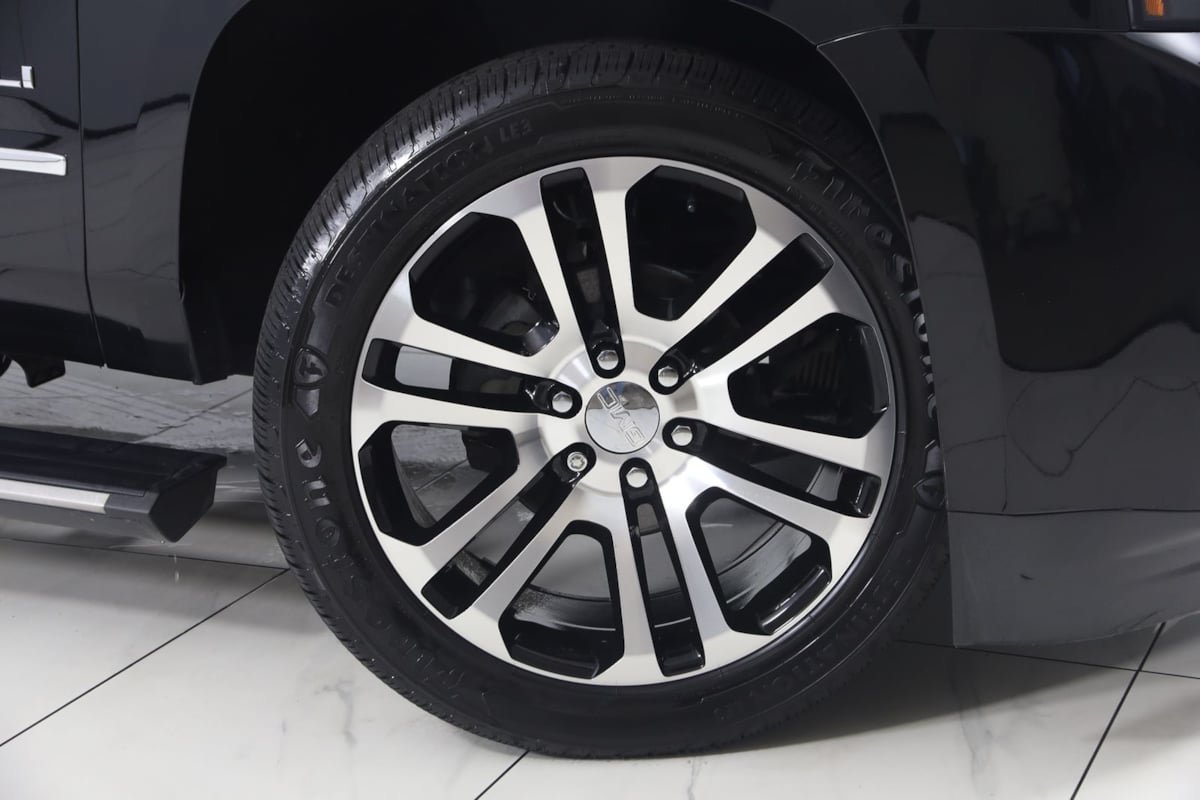 Used 2018 GMC Yukon Denali w/ Denali Ultimate Package AWD/4WD image 18