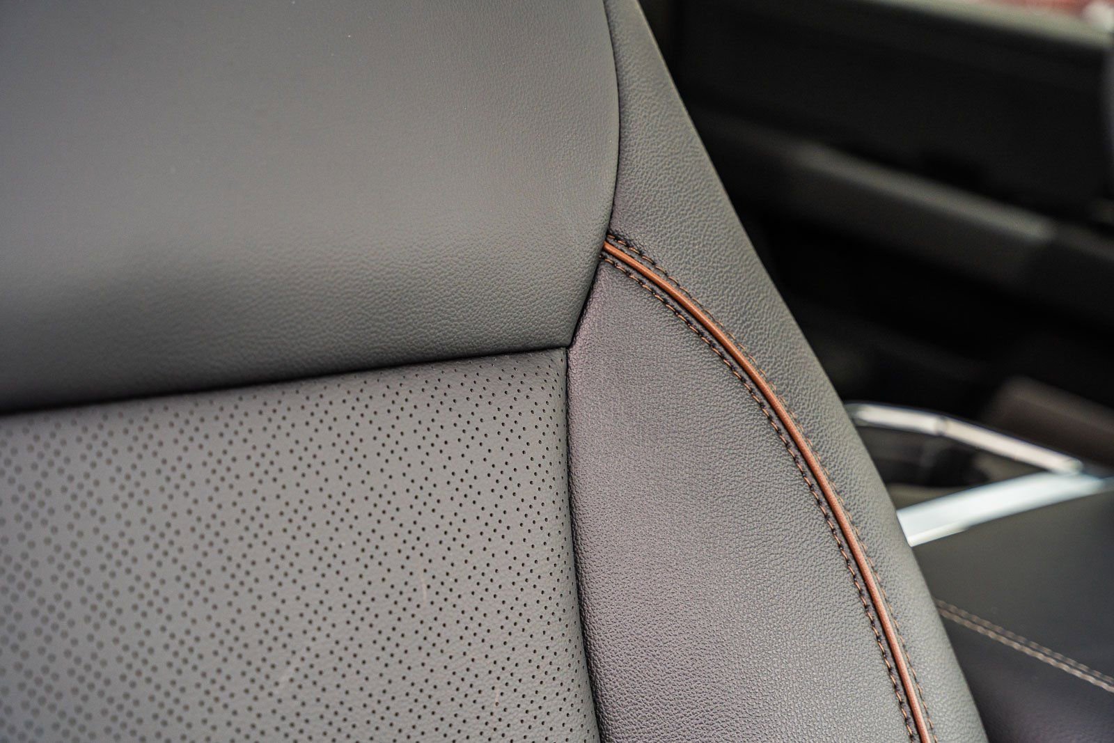 Certified 2025 Ford F250 Lariat w/ Black Appearance Package AWD/4WD image 13