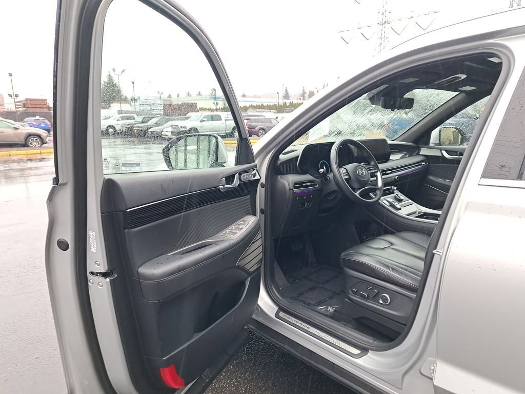 Used 2024 Hyundai Palisade Calligraphy image 10