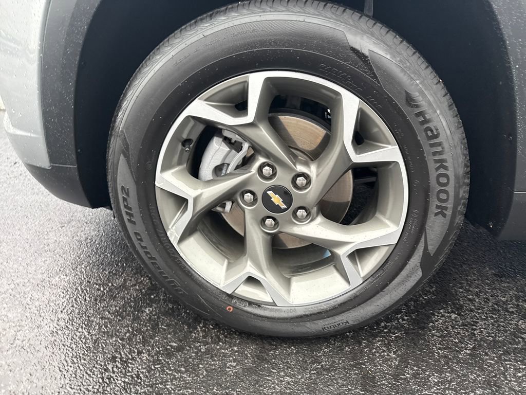 Used 2025 Chevrolet Trax LT w/ LT Convenience Package image 30