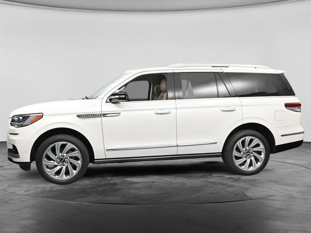 Used 2024 Lincoln Navigator Premiere AWD/4WD image 8