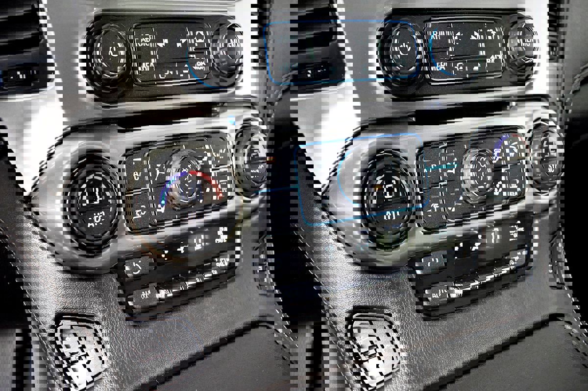 Used 2016 Chevrolet Suburban LTZ image 36