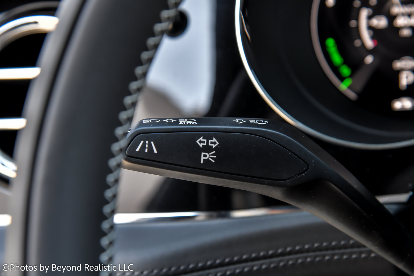Certified 2023 Bentley Bentayga Plug-In Hybrid AWD/4WD image 40