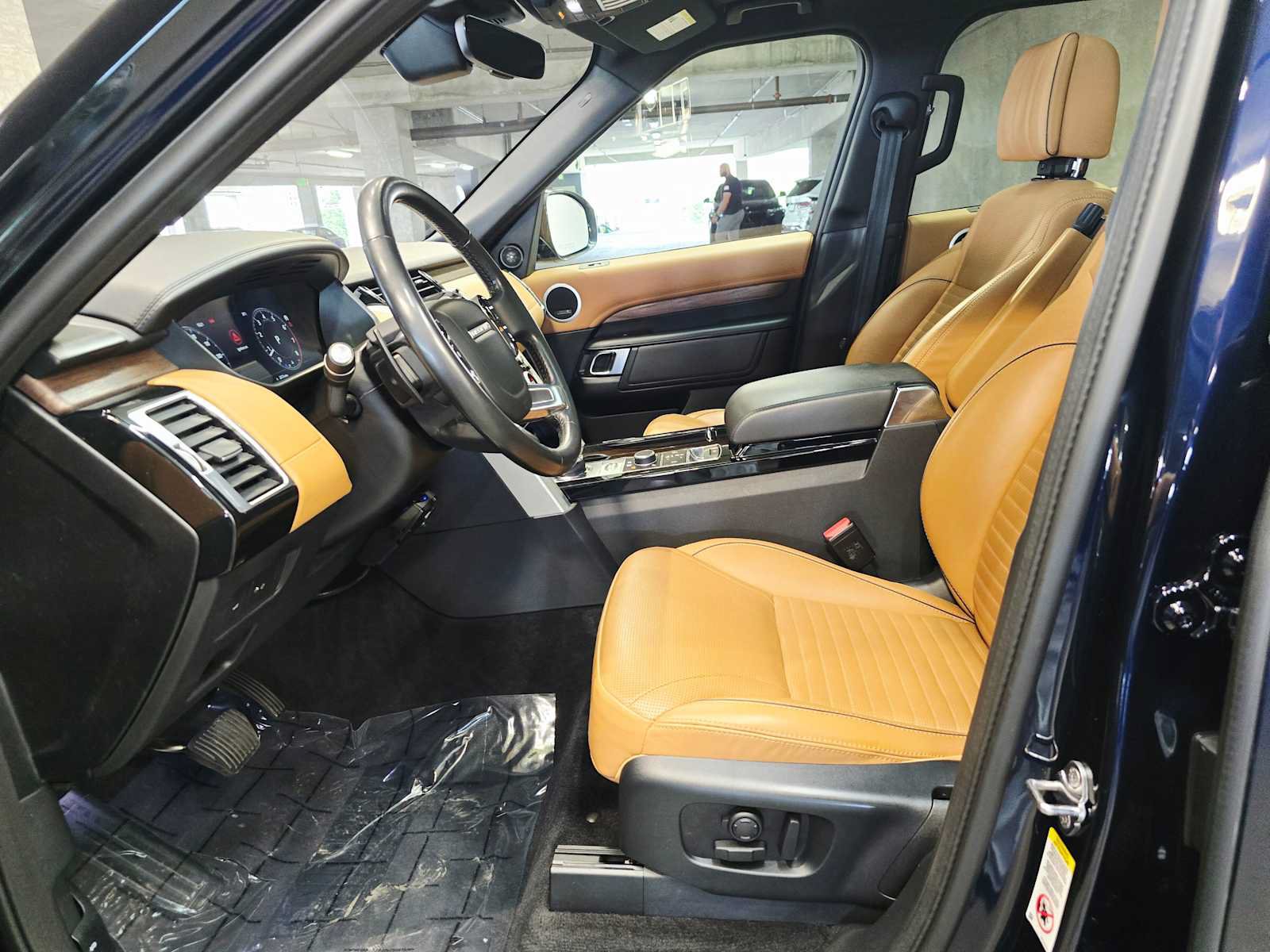 Used 2020 Land Rover Discovery HSE Luxury AWD/4WD image 23