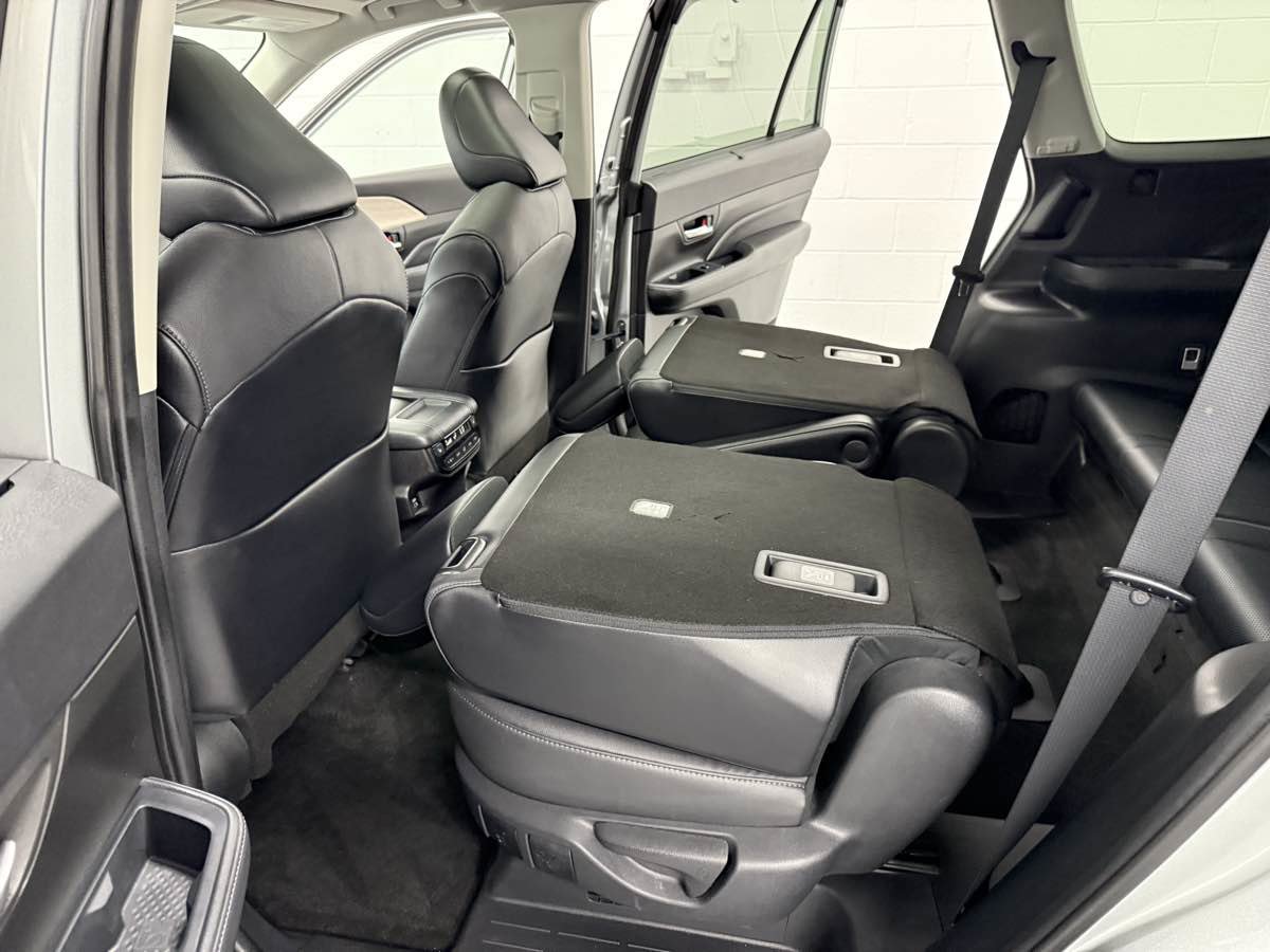 Used 2024 Toyota Grand Highlander Limited image 16