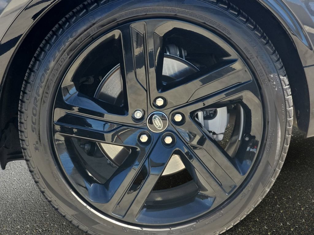 Used 2025 Land Rover Discovery Dynamic SE image 36