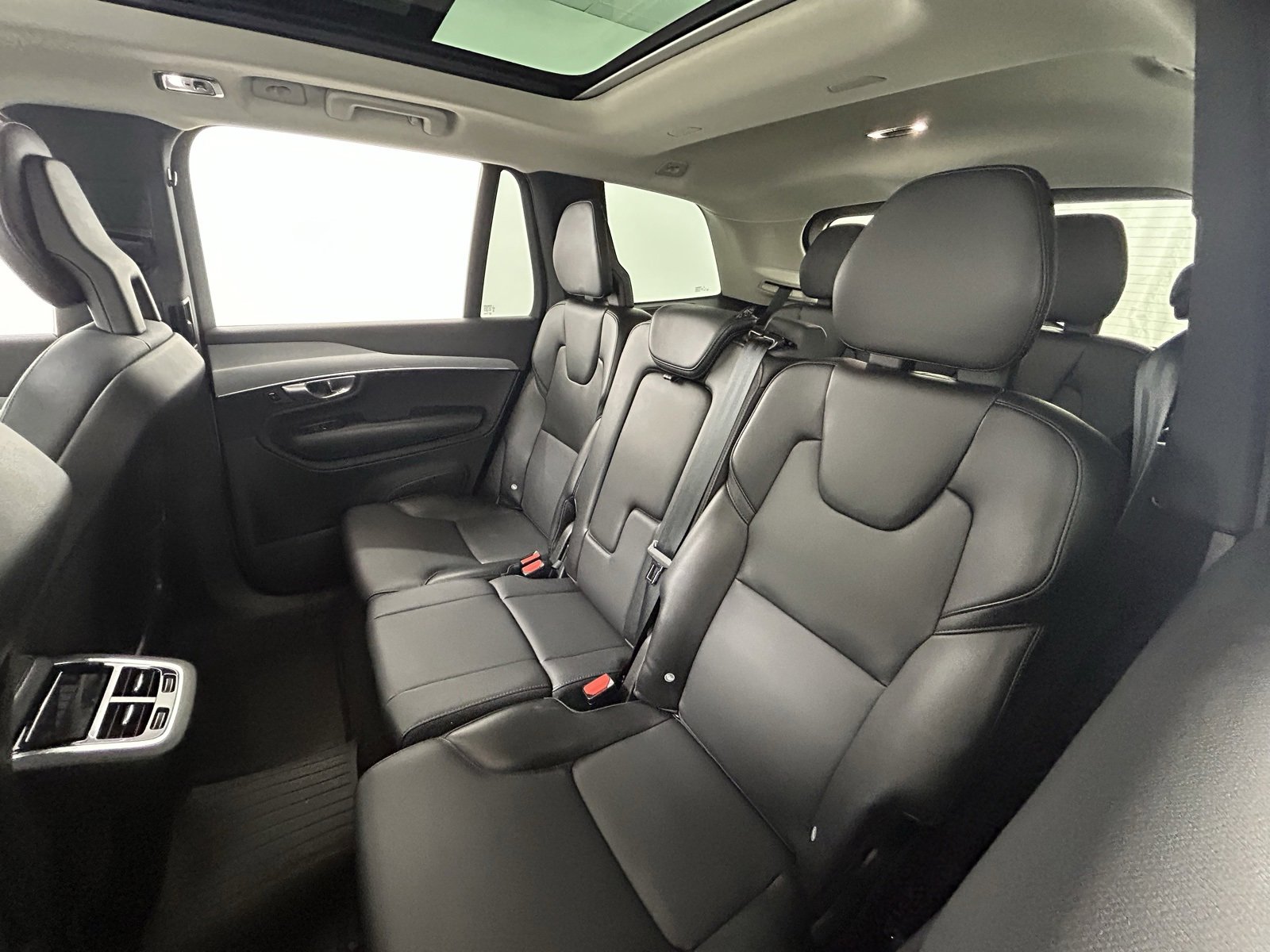 Used 2021 Volvo XC90 T5 Momentum w/ Climate Package image 33