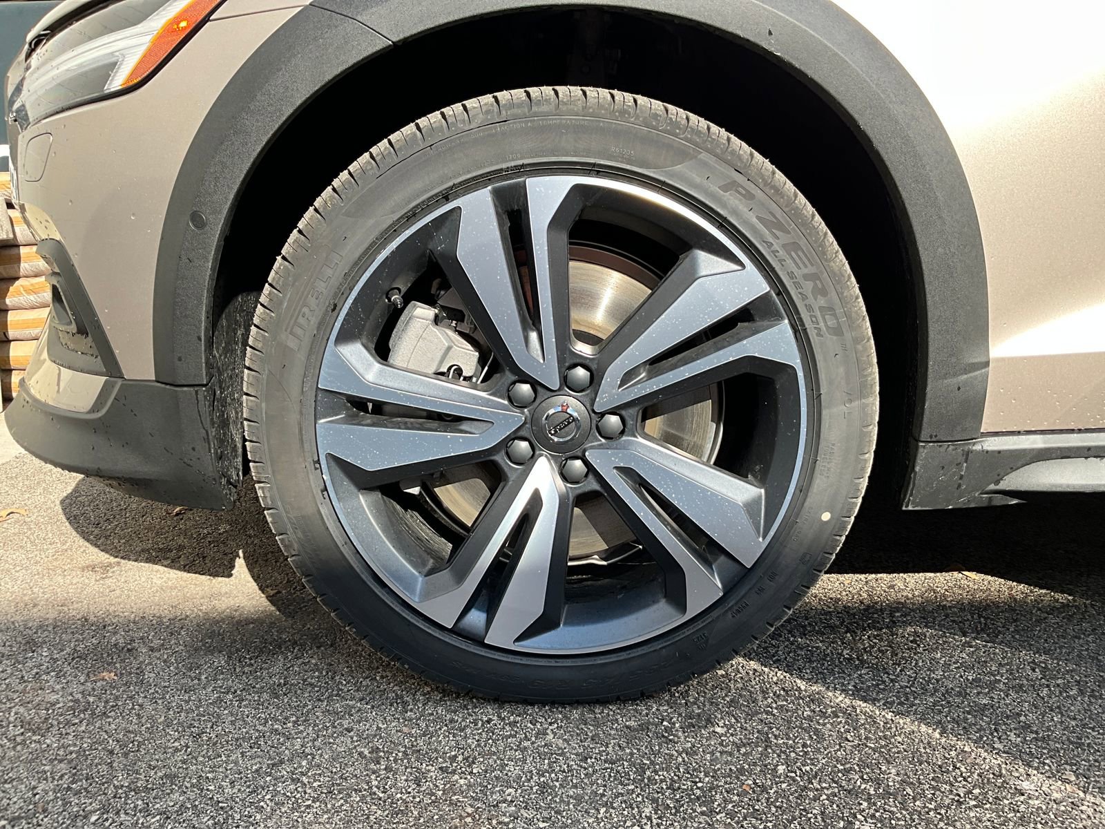 New 2026 Volvo V60 B5 Cross Country Plus w/ Climate Package image 32