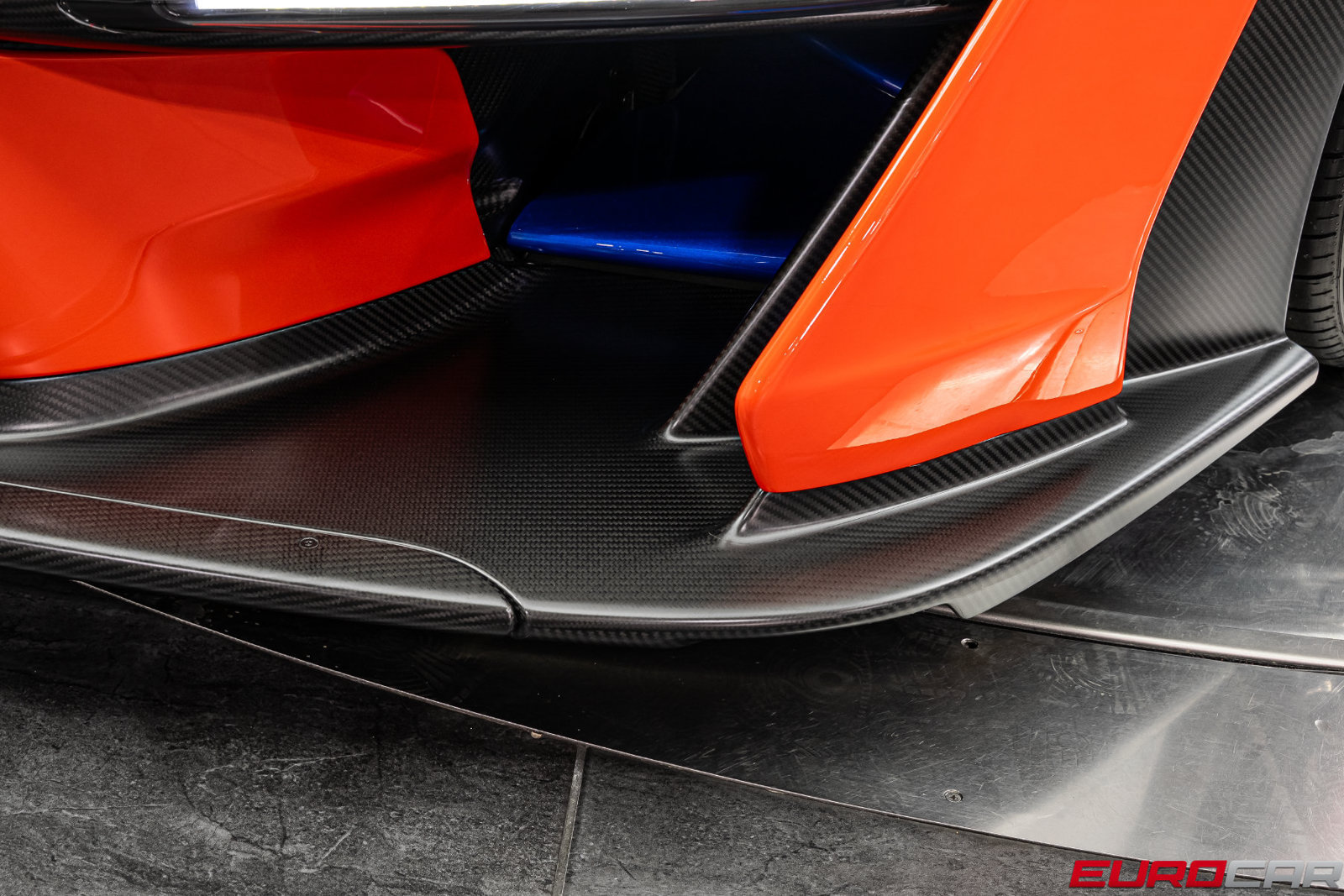 Used 2019 McLaren Senna RWD image 18