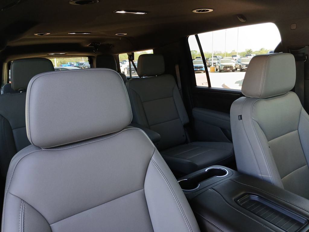 Used 2024 Chevrolet Suburban Z71 w/ Luxury Package AWD/4WD image 30