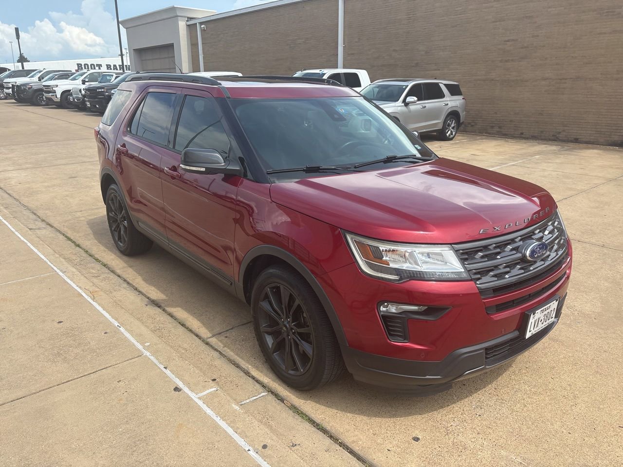 Used 2019 Ford Explorer XLT w/ Equipment Group 202A FWD image 4