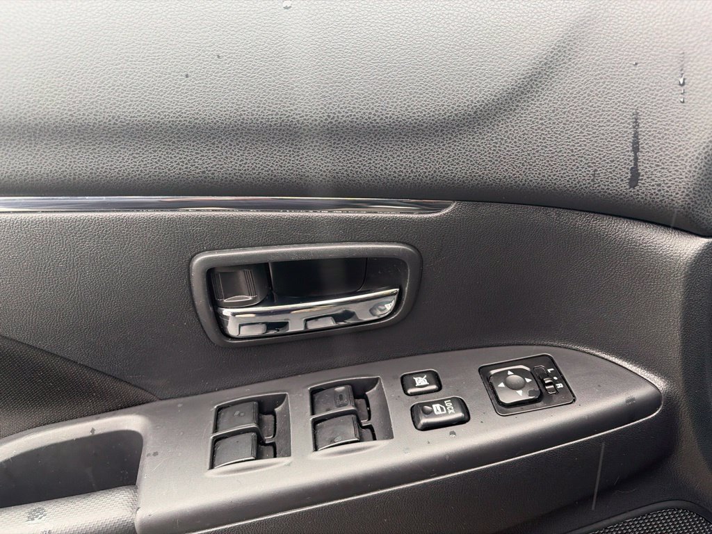 Used 2025 Mitsubishi Outlander Sport LE AWD/4WD image 19