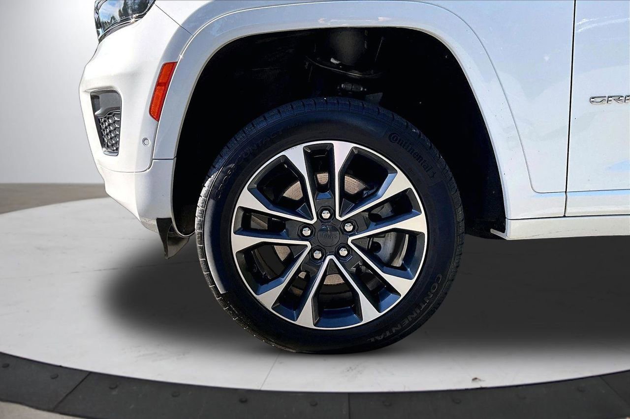 Certified 2023 Jeep Grand Cherokee L Overland AWD/4WD image 35