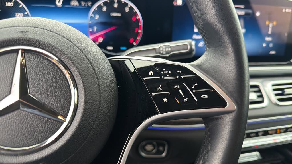 Used 2025 Mercedes-Benz GLS 450 4MATIC image 32