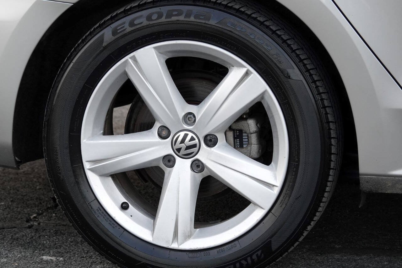 Used 2012 Volkswagen Passat TDI SE FWD image 44