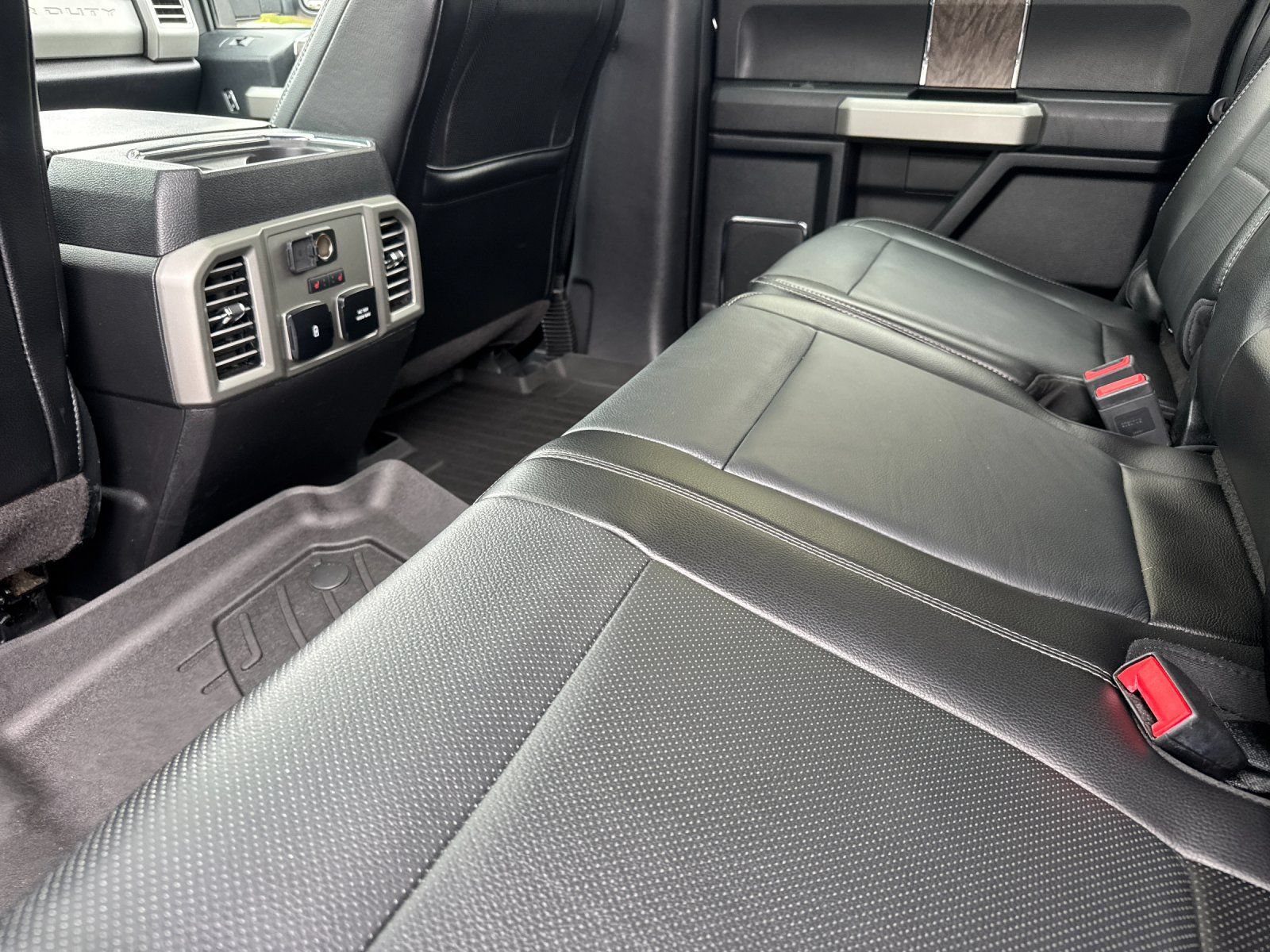 Used 2017 Ford F250 Lariat w/ Lariat Ultimate Package AWD/4WD image 12