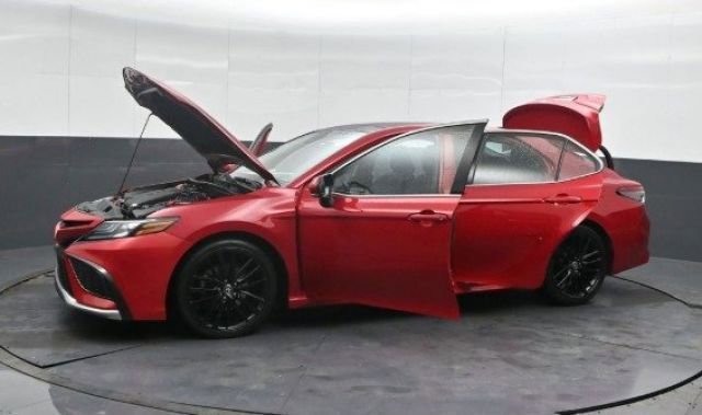 Used 2021 Toyota Camry XSE image 11