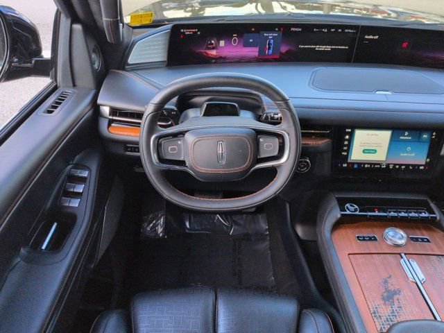 Used 2025 Lincoln Navigator Black Label image 15