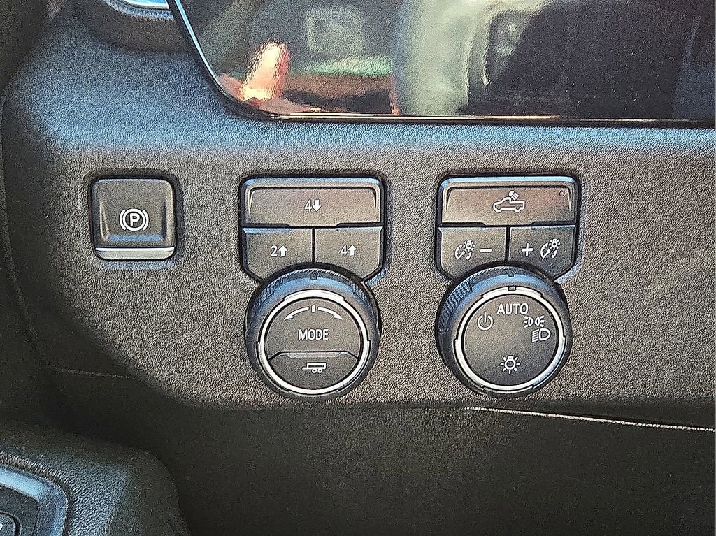 Used 2024 Chevrolet Silverado 2500 LT image 24