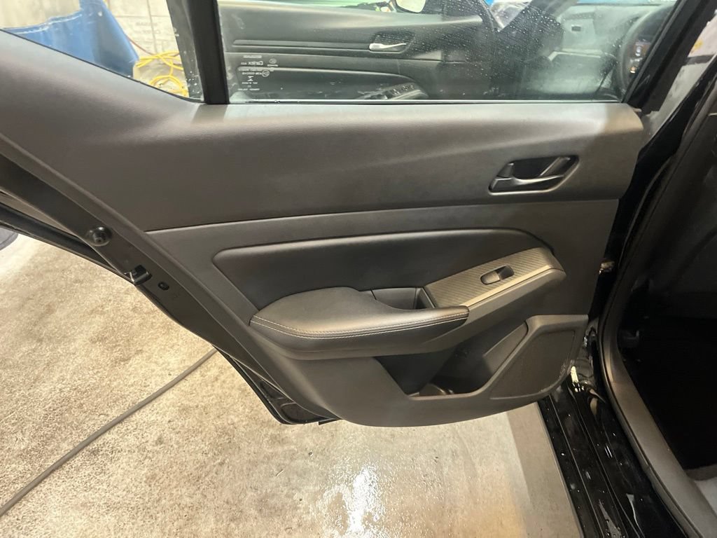 Used 2024 Nissan Altima 2.5 SV FWD image 19