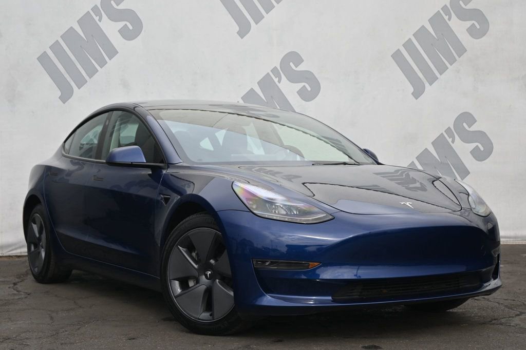 Used 2023 Tesla Model 3 Standard Range image 3