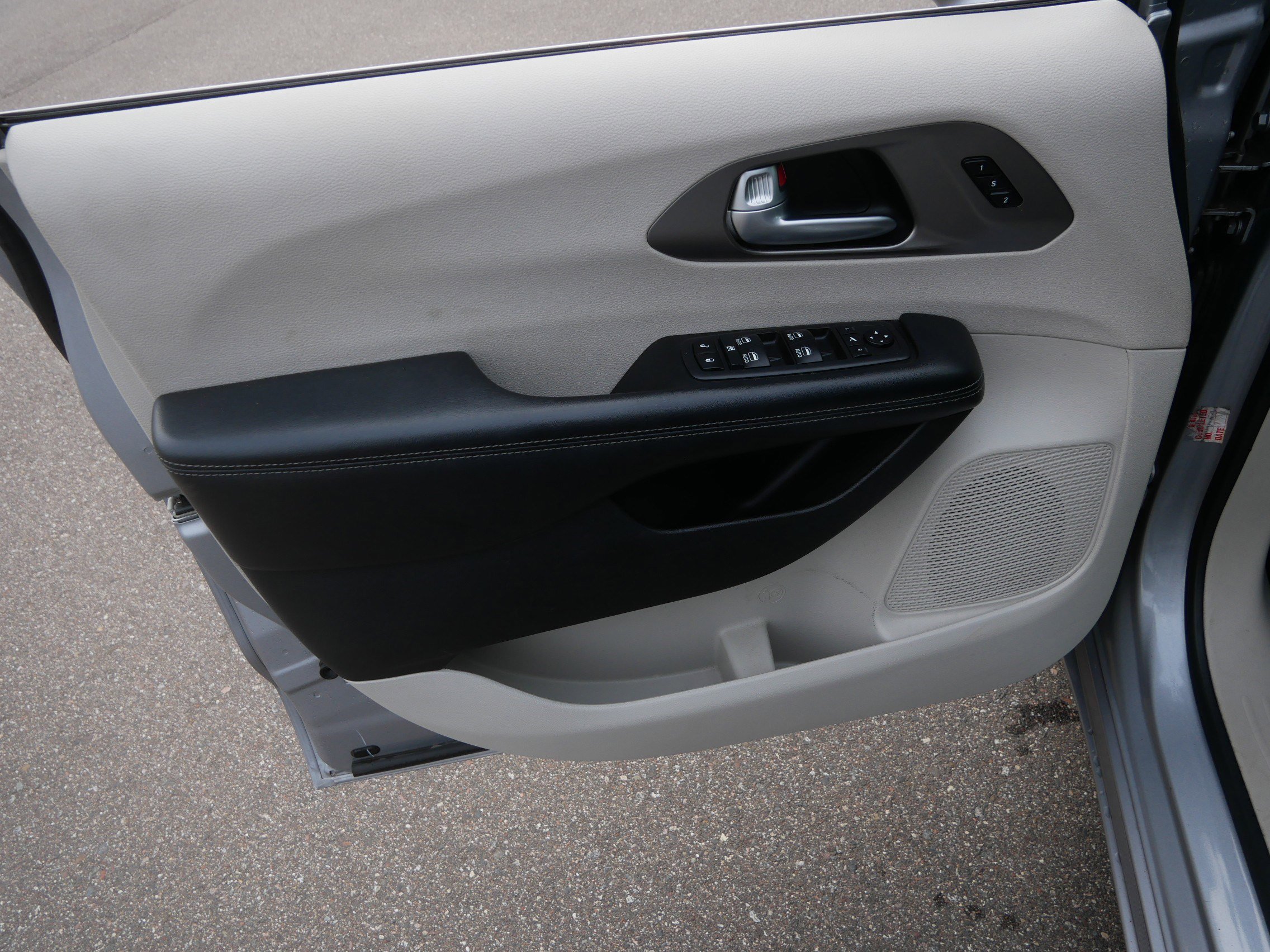 Used 2018 Chrysler Pacifica Limited FWD image 21