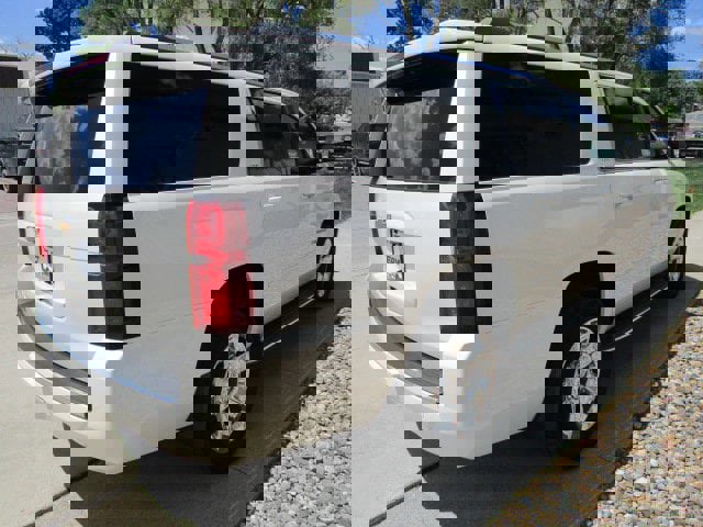 Used 2015 Chevrolet Suburban LTZ image 7