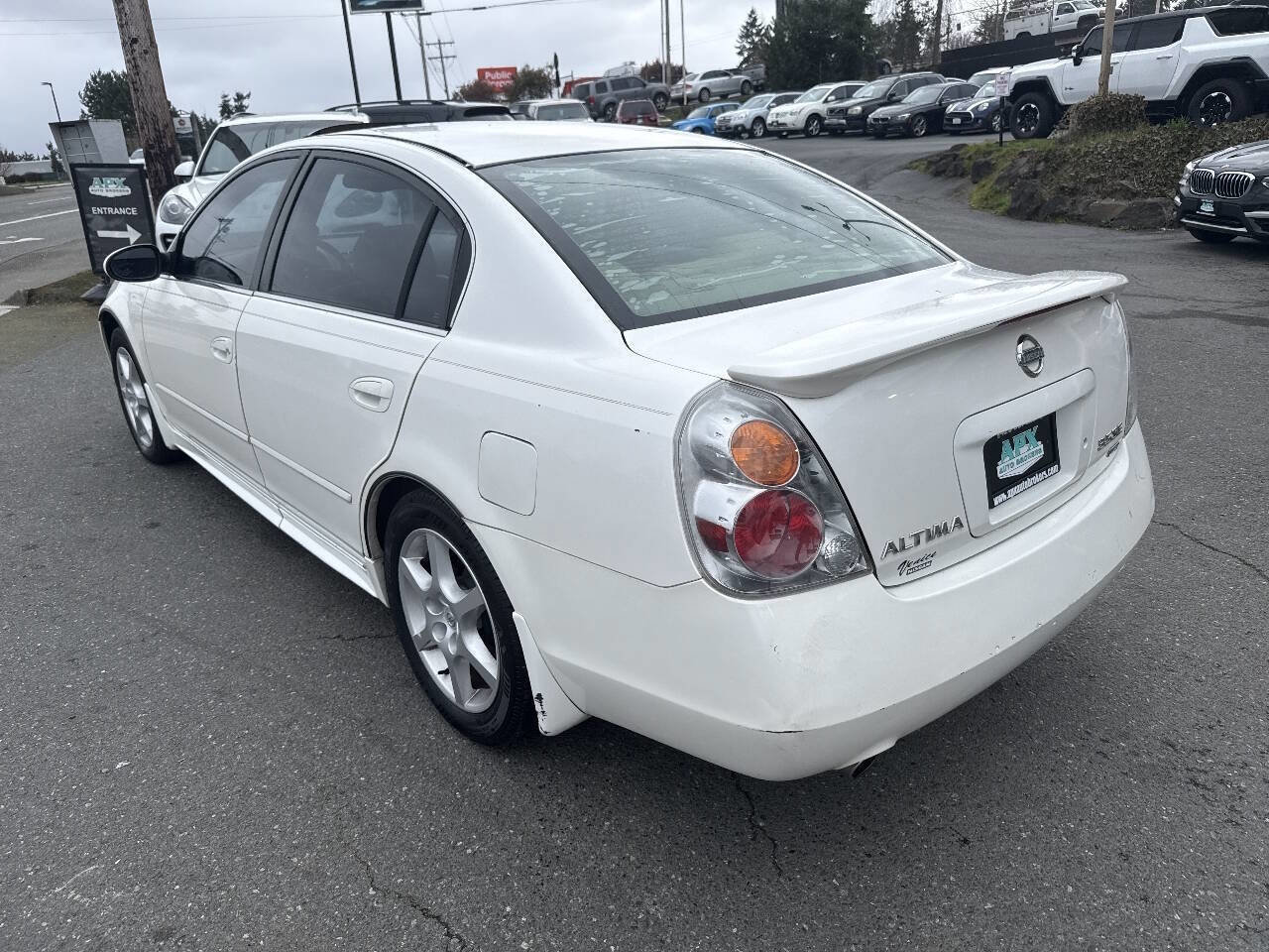Used 2002 Nissan Altima 3.5 SE w/ Leather Pkg FWD image 3