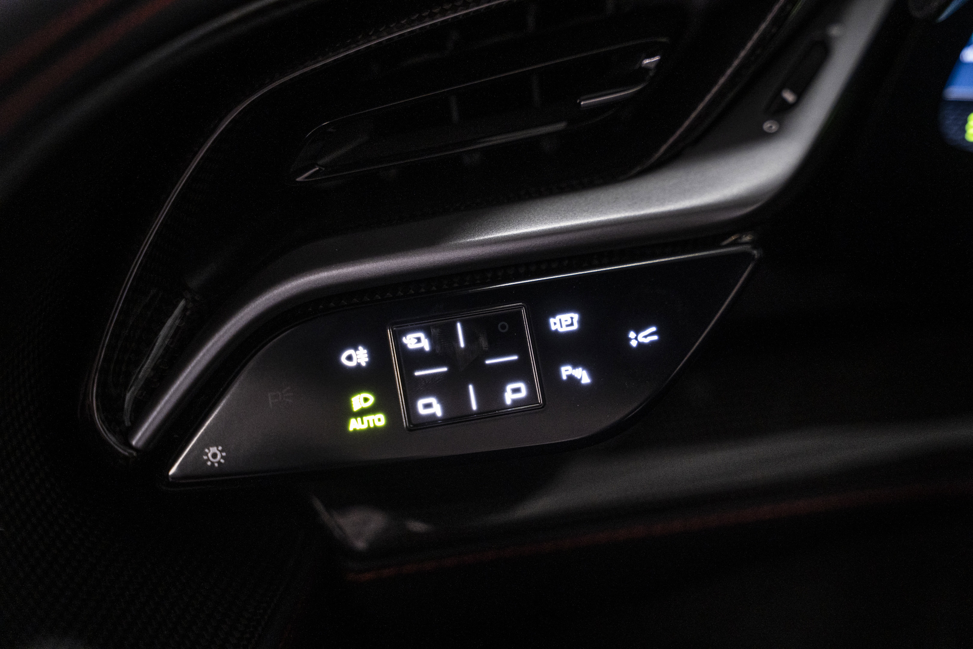 Used 2025 Ferrari SF90 Spider image 45